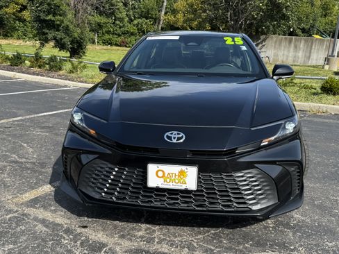 Used 2025 Toyota Camry SE FWD image 24