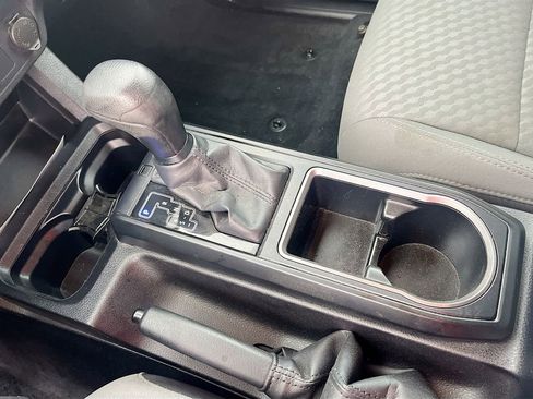 Used 2022 Toyota Tacoma SR AWD/4WD image 16