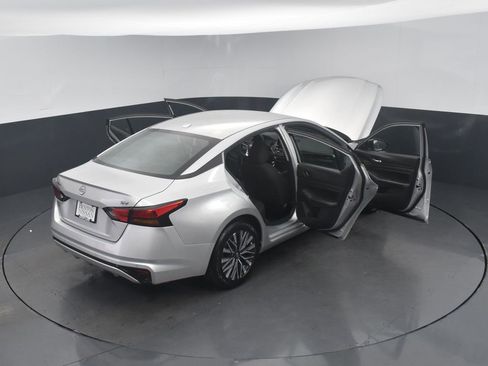 Used 2024 Nissan Altima 2.5 SV image 24