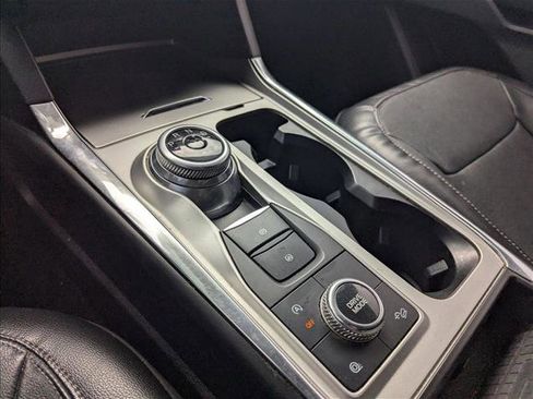 Used 2020 Ford Explorer Limited image 12