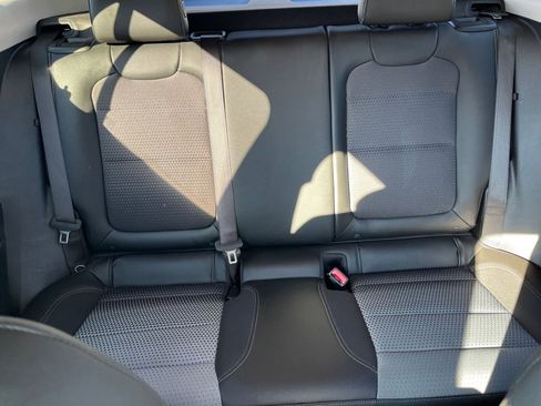 Used 2025 Chevrolet Trax LT image 38