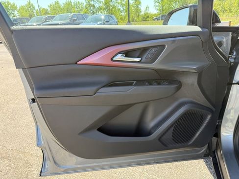 New 2025 Chevrolet Equinox EV RS image 9