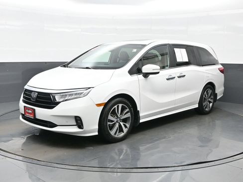 Used 2024 Honda Odyssey Touring image 2
