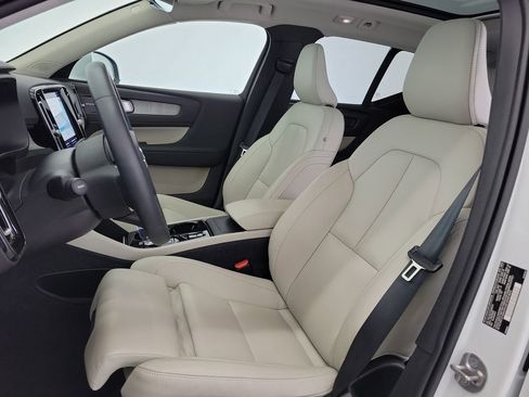 Used 2025 Volvo XC40 B5 Ultra w/ Protection Package Premier AWD/4WD image 19