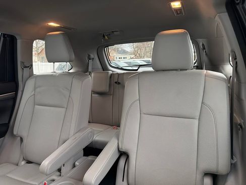 Used 2018 Toyota Highlander Limited image 32