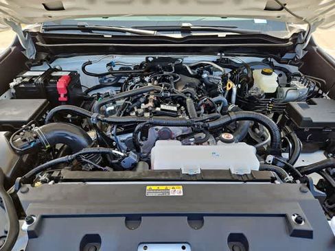 Certified 2025 Toyota Tacoma SR5 AWD/4WD image 12