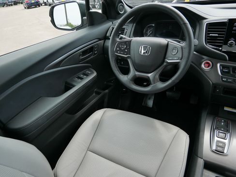 Used 2023 Honda Passport EX-L image 9