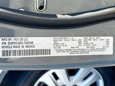 Used 2020 Dodge Journey SE image 32