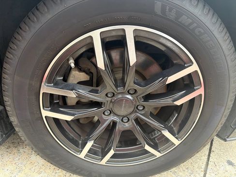 Used 2015 Ford Mustang Coupe RWD image 18