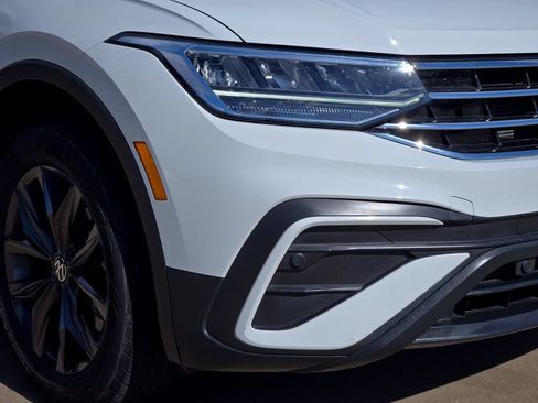 Used 2024 Volkswagen Tiguan SE AWD/4WD image 29