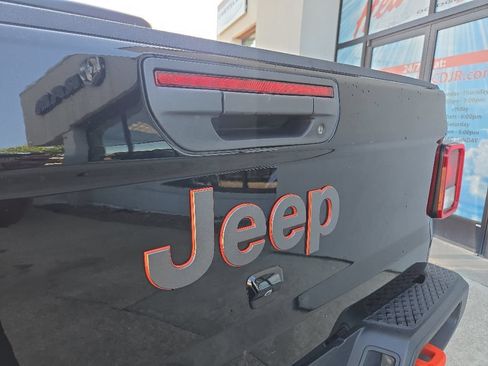 Used 2023 Jeep Gladiator Mojave w/ Cold Weather Group AWD/4WD image 24