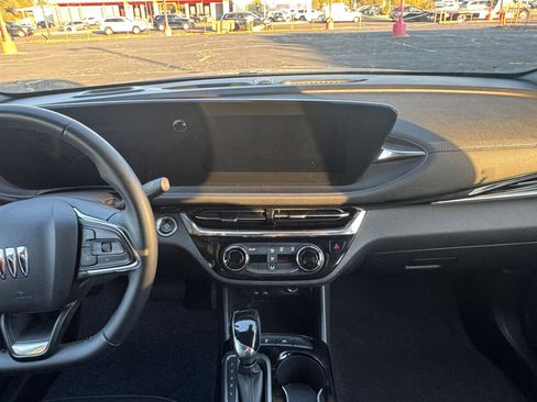 Used 2025 Buick Envista Sport Touring image 18