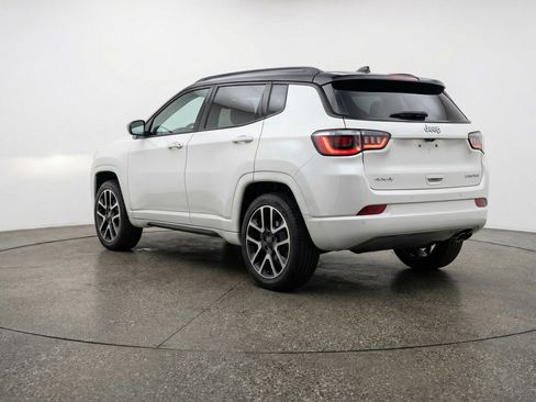 Used 2025 Jeep Compass Trailhawk AWD/4WD image 6