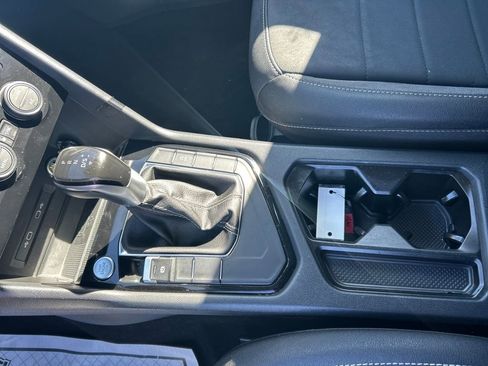 Used 2024 Volkswagen Taos SE image 18