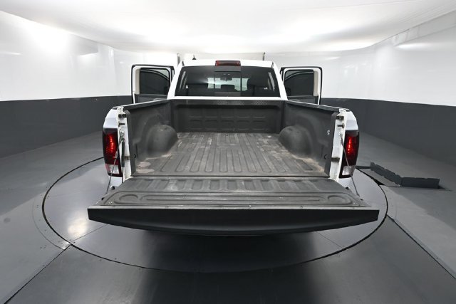 Used 2017 RAM 1500 Classic SLT AWD/4WD image 30