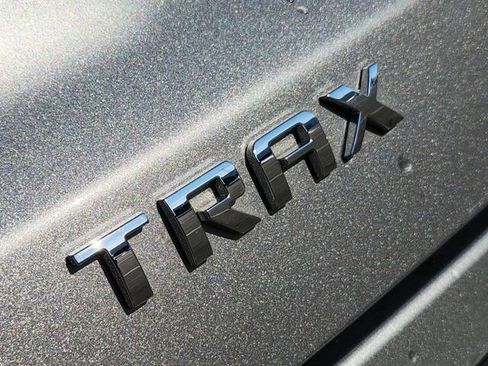 Used 2025 Chevrolet Trax LT image 11