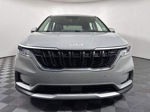 Used 2022 Kia Carnival EX image 9