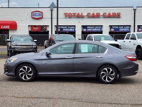 Used 2017 Honda Accord EX image 2