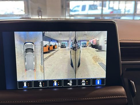 Used 2022 Chevrolet Suburban High Country image 45