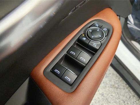 Used 2020 Cadillac XT5 Premium Luxury image 31