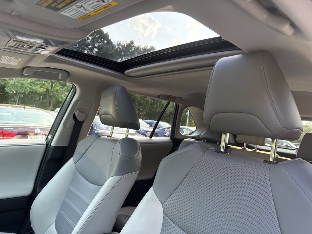 Used 2019 Toyota RAV4 Limited AWD/4WD image 16