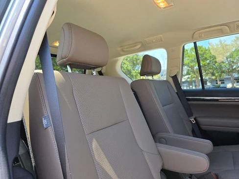 Used 2023 Lexus GX 460 Luxury w/ Sport Design Package AWD/4WD image 14