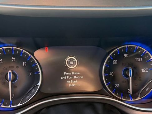 Used 2024 Chrysler Pacifica Touring-L FWD image 18