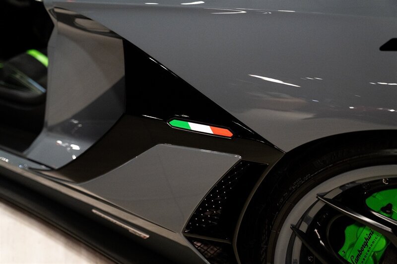 Used 2020 Lamborghini Aventador SVJ AWD/4WD image 17