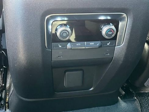 Used 2025 GMC Yukon XL Denali image 17