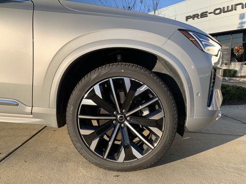 Used 2025 Volvo XC90 B5 Plus image 13