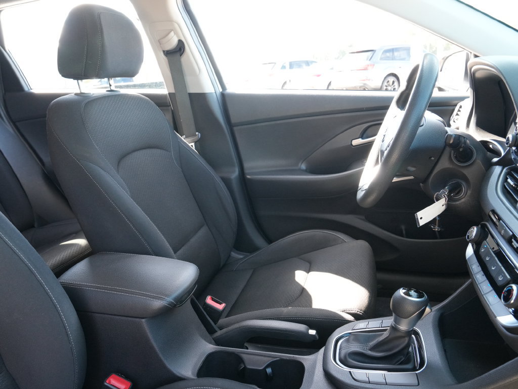 Used 2018 Hyundai Elantra GT FWD image 16