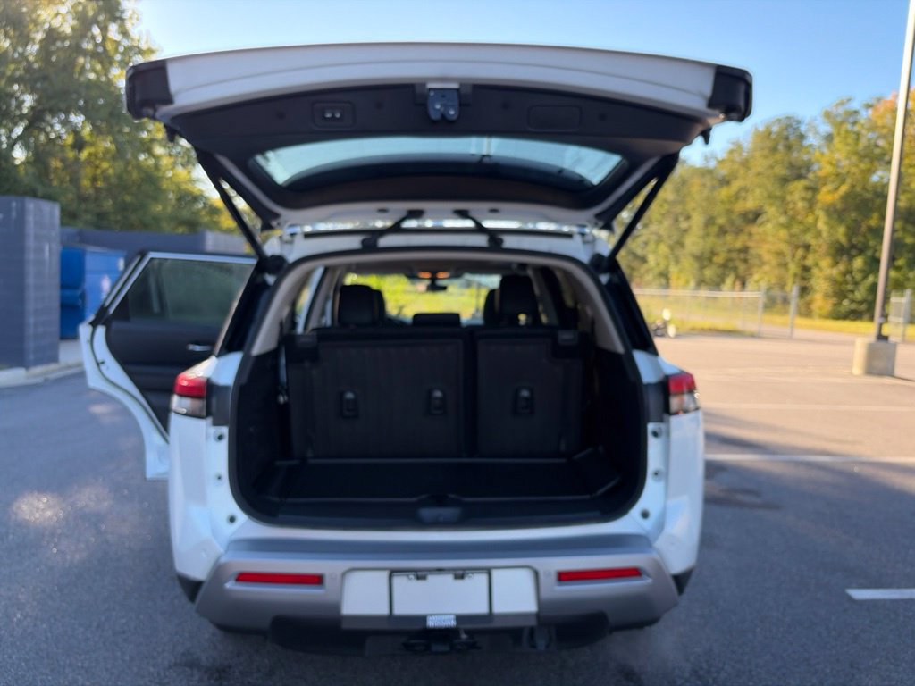Certified 2025 Nissan Pathfinder Platinum w/ Cargo Package FWD image 26