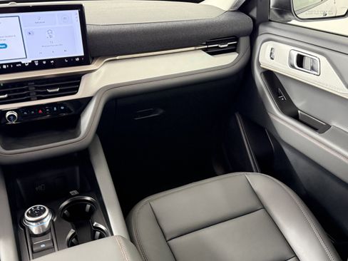New 2026 Ford Explorer Active RWD image 13