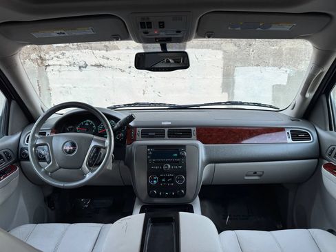 Used 2014 GMC Yukon XL SLT w/ SLT-2 Equipment Package AWD/4WD image 26