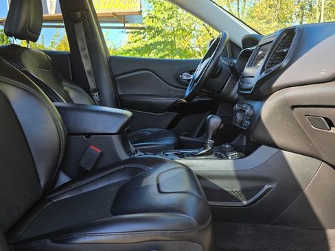 Used 2019 Jeep Cherokee Latitude Plus image 25