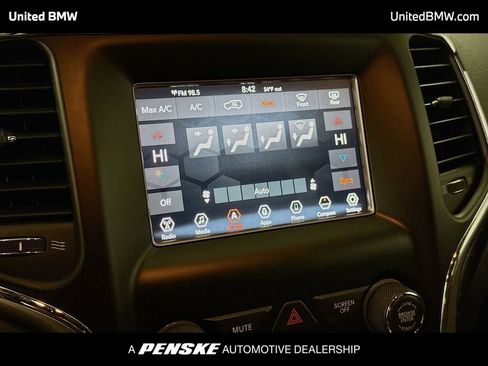 Used 2019 Jeep Grand Cherokee Laredo image 11