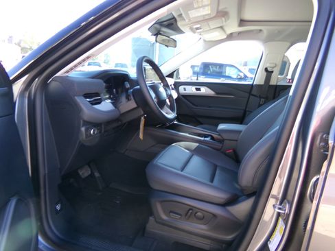 New 2025 Ford Explorer Active image 10