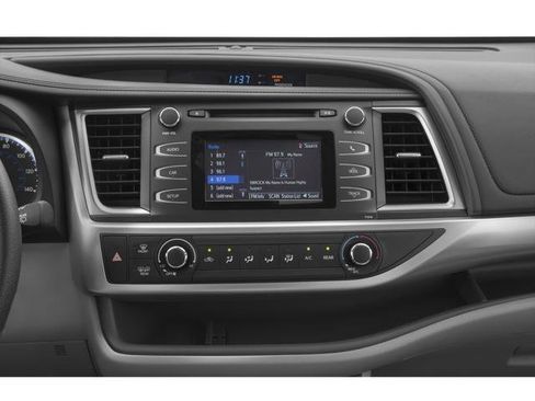 Used 2019 Toyota Highlander LE FWD image 6