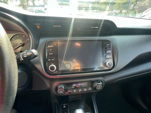 Used 2022 Nissan Kicks SV image 17