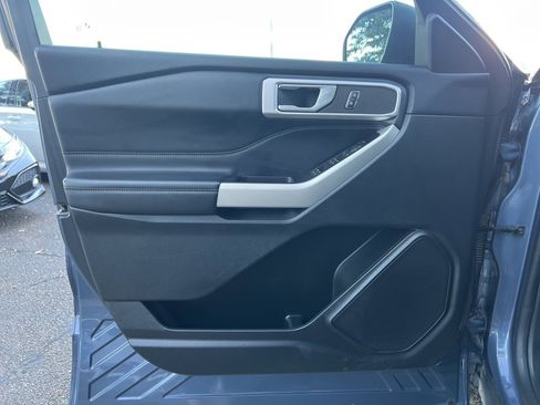 Used 2021 Ford Explorer XLT image 23