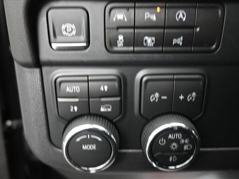 Used 2025 Chevrolet Tahoe High Country AWD/4WD image 17