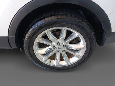 Used 2015 Ford Explorer XLT w/ Equipment Group 202A FWD image 8
