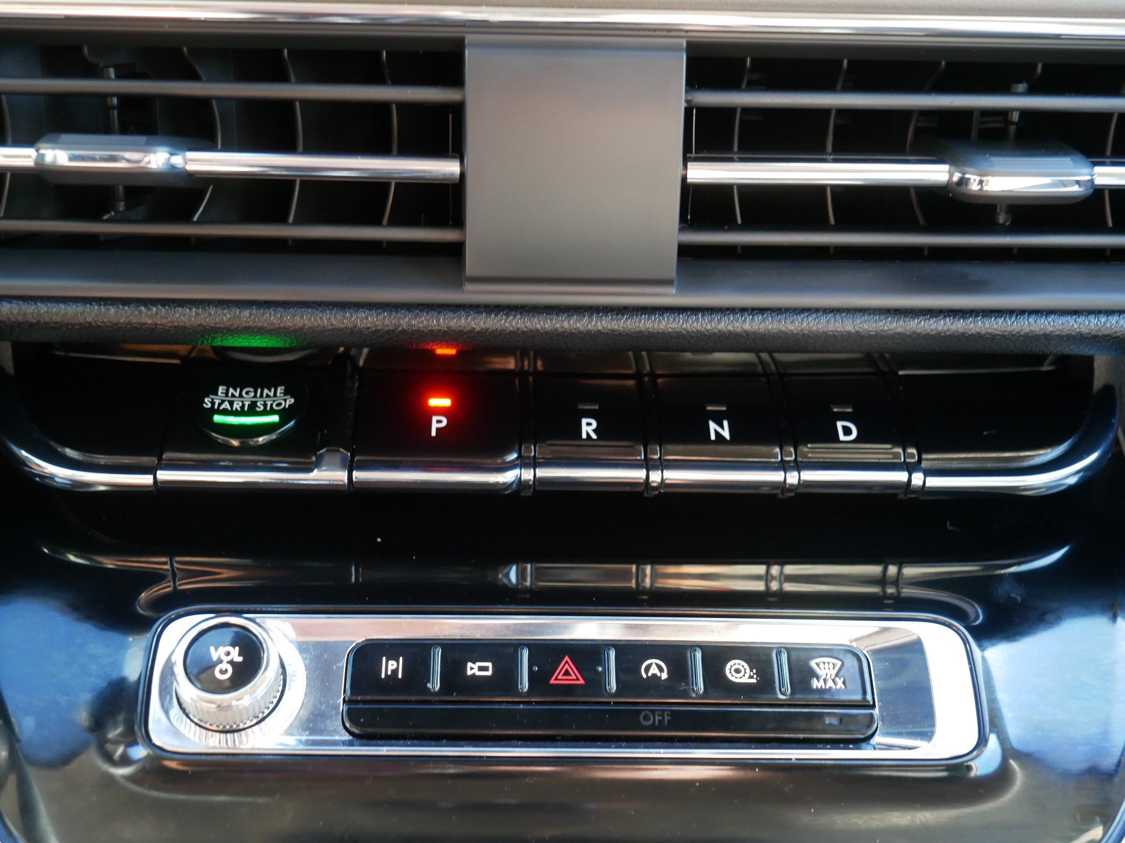 Used 2024 Lincoln Corsair AWD w/ Equipment Group 102A image 24