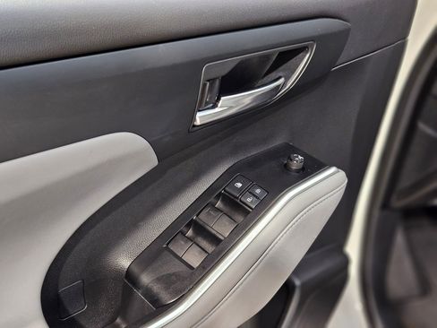 Used 2021 Toyota Highlander XLE image 21