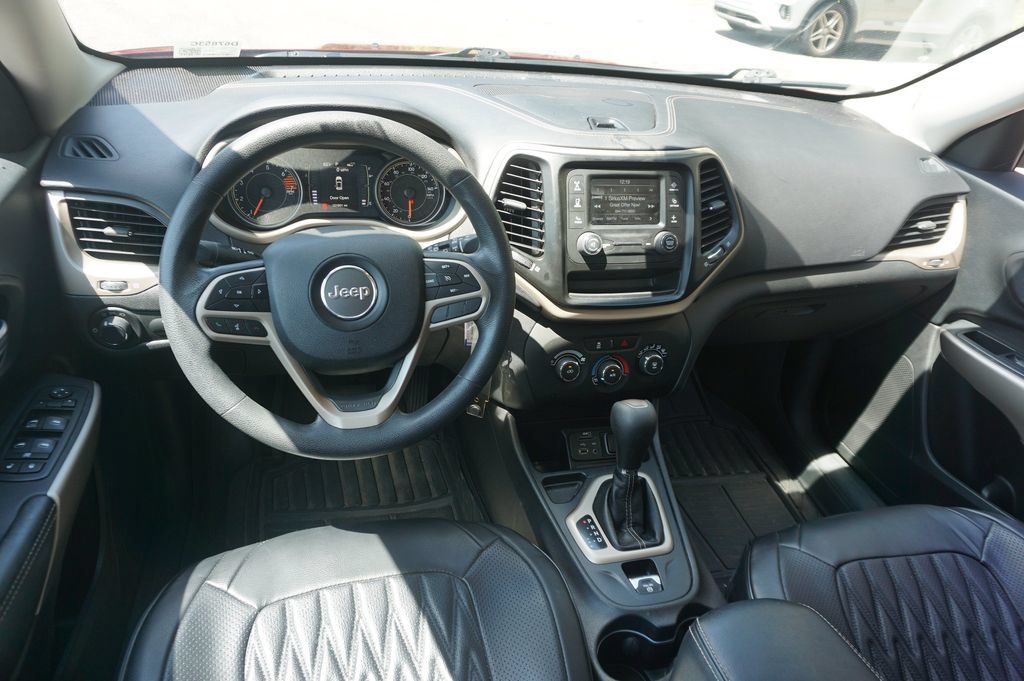 Used 2017 Jeep Cherokee Sport FWD image 5