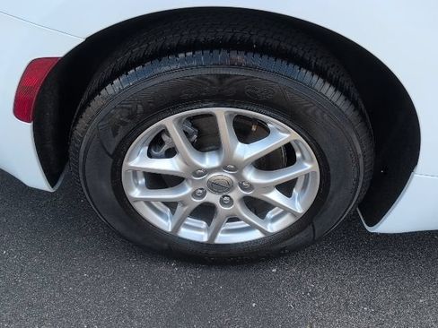 Used 2023 Chrysler Pacifica Touring-L FWD image 14