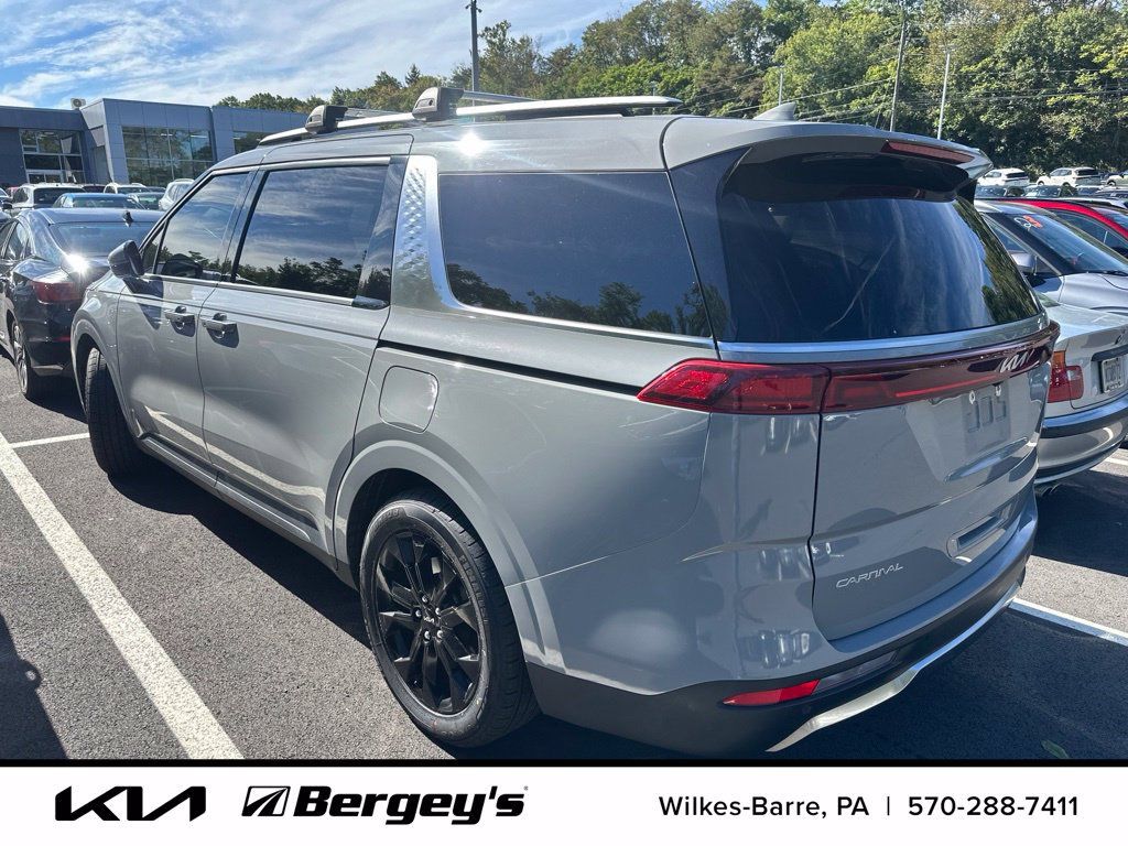 Certified 2024 Kia Carnival SX FWD image 6