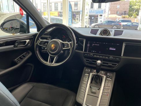 Used 2021 Porsche Macan AWD/4WD image 23