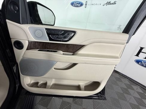 Used 2019 Lincoln Navigator Reserve AWD/4WD image 40