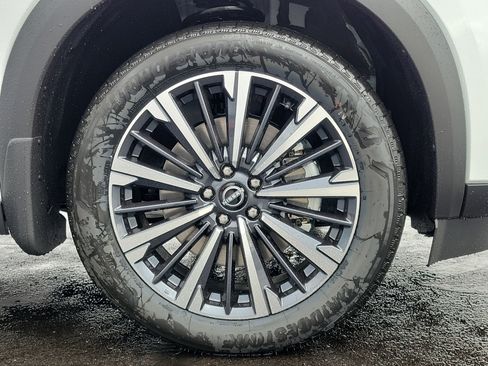 New 2026 Nissan Pathfinder Platinum image 5